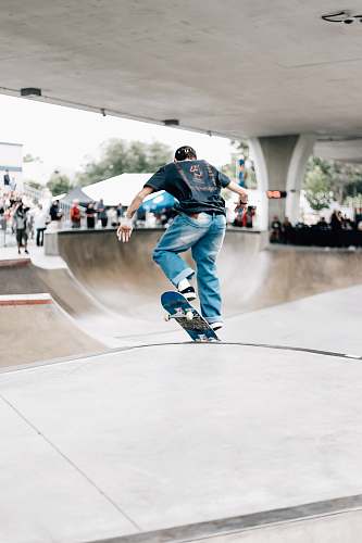 sport man skating near peope skateboard
