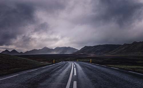 freeway curved asphalt road during cloudy daytime highway