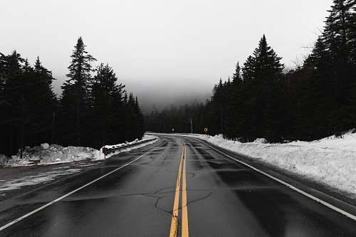freeway road during daytime highway