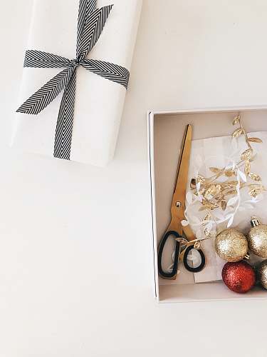 accessories black scissors on the box accessory