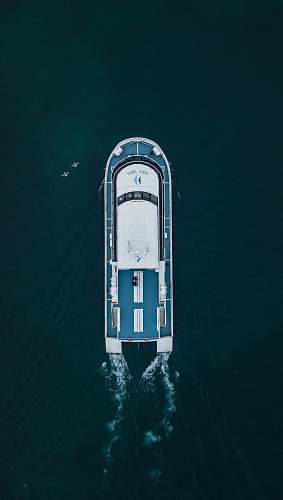 ship aerial photo of yacht on body of water during daytime san carlos de bariloche