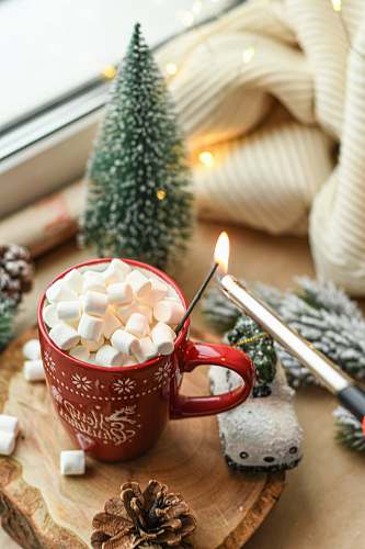 chocolate marshmallows in cup beverage