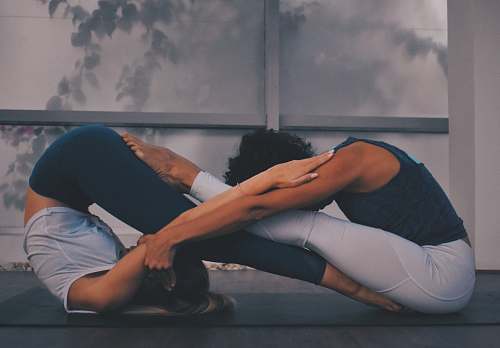 human two woman dong fitness exercise fitness
