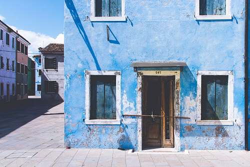italy white and blue concrete house architecture