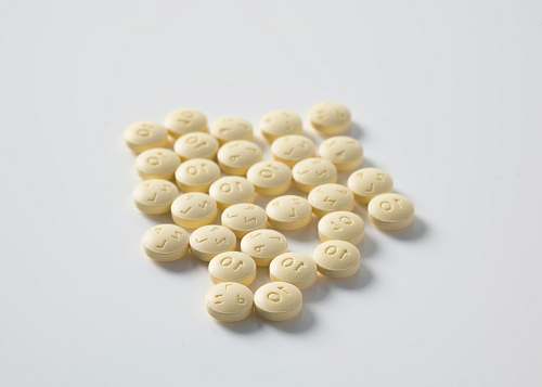medical round yellow medication pill lot pill