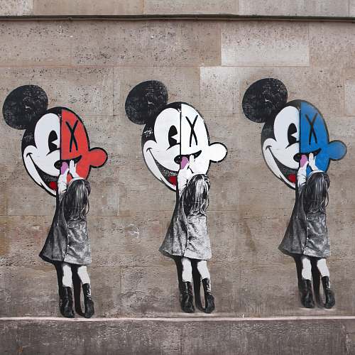 graffiti Mickey Mouse-printed wall paris