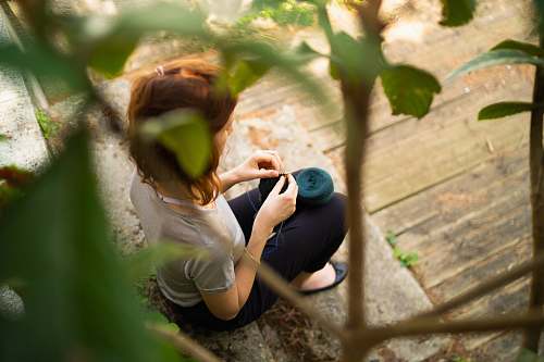person woman siting on focus photography outdoors