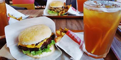 burger berger and fries set alcohol