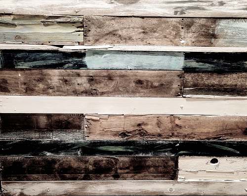 box brown and gray wall crate