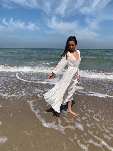 clothing women's white long-sleeved dress fashion
