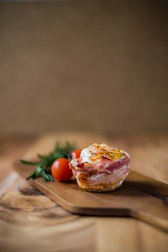 rosemary selective focus photography of cooked food near tomatoes both on brown wooden chopping board breakfast