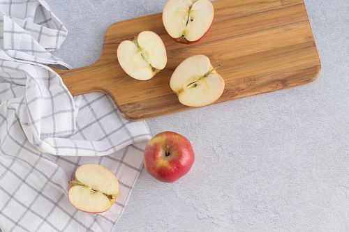 apple fruits on chopping board