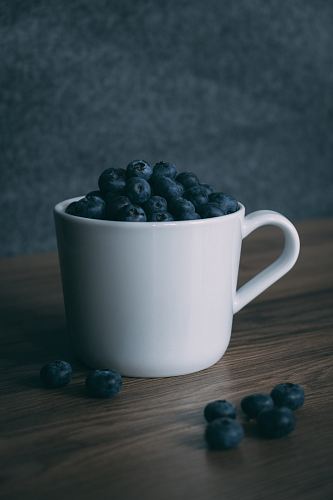 blueberries in cup