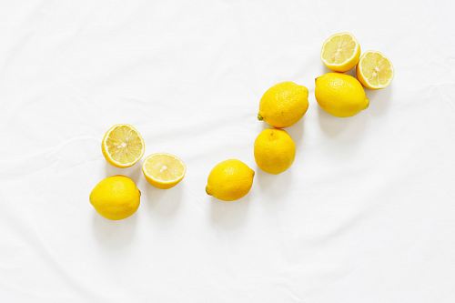 bunch of sliced American lemon