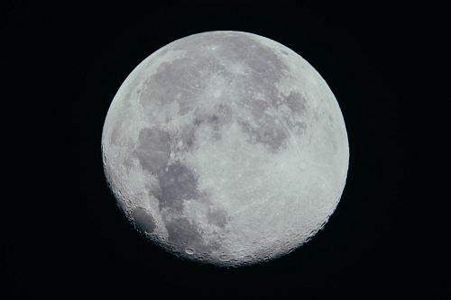 close-up photography of moon