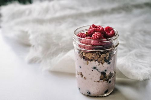 granola and yoghurt filled mason jar