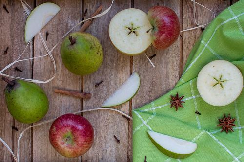 red apple