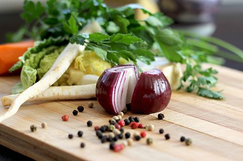 red onion on brown wooden chopping board
