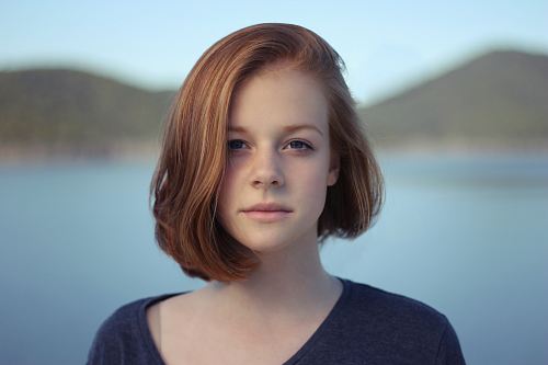 shallow focus photography of woman outdoor during day