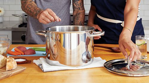 stainless steel cooking pot with lid