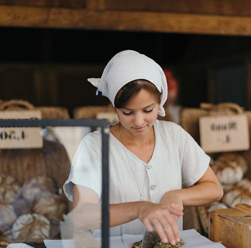 woman slicing bread
