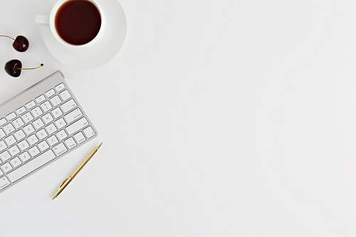 cup Magic Keyboard beside mug and click pen white