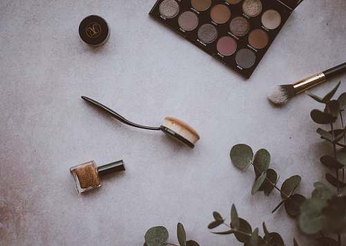 grey contour palette near oval brush chair
