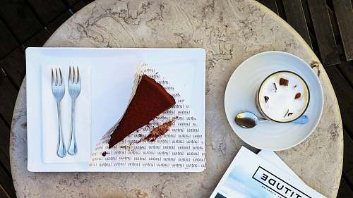 lisboa slice of cake on plate r. rodrigues de faria 105