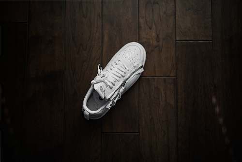 sneaker unpaired white Nike low-top sneaker clothing