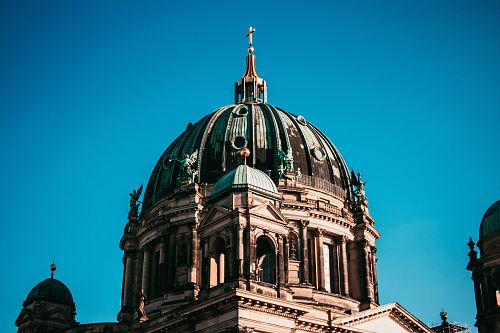 brown concrete cathedral during daytime