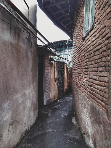 brown concrete house during daytime photo