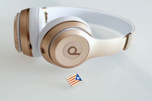 gold and white Beats headfphones