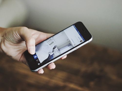person holding space gray iPhone 6