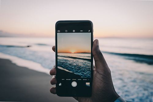 person talking selfie of sea shorre