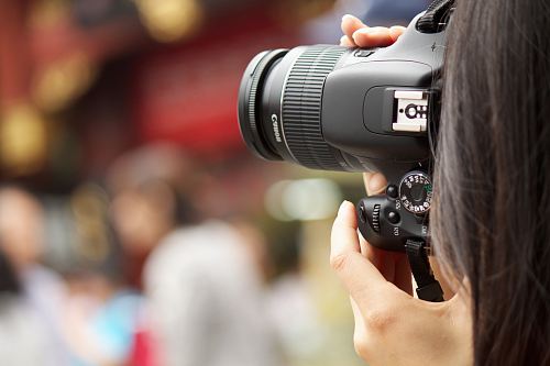 shallow focus photography black Canon DSLR camera