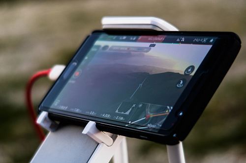 shallow focus photography of black smartphone