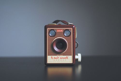 shallow focus photography of vintage brown camera
