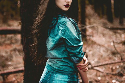 woman wearing blue chambray dress