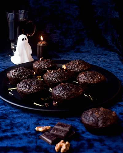 dessert cookies on black plate candle