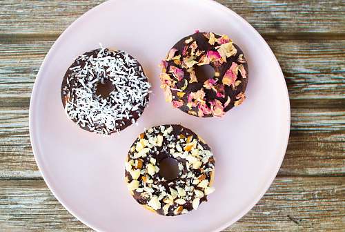 donut three doughnuts on white ceramic plate dessert