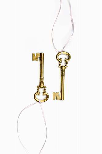 bronze two gold-colored skeleton keys golden