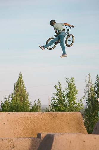 bike man doing tricks on BMX bike neuquen
