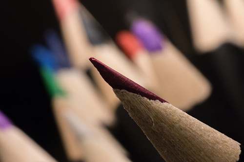 crayon brown wooden stick with purple color 微距摄影