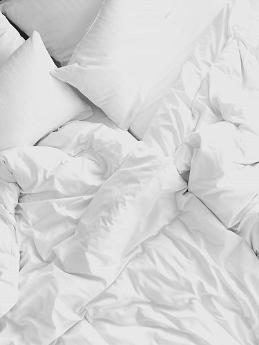 white pillows on bed