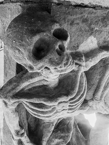 black-and-white human skeleton sculpture