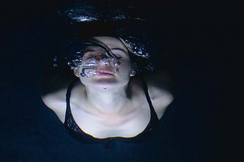 swimming underwater photography of woman girl