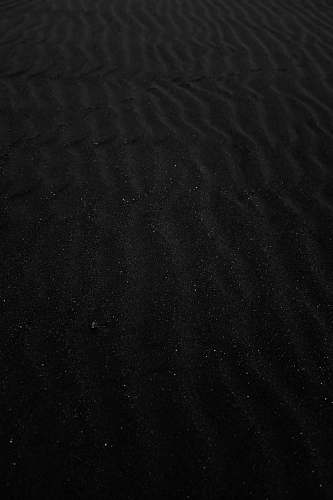 black-and-white gray sand sand